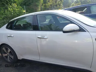 2017 Kia Optima SX z VIN 5XXGW4L26HG125516, wystawiony jako IAAI lot #42483007 z przebiegiem 152 400 mil mil oraz . Historia ofert i sprzedaży dostępna na DreamBid. Obrazek 13.