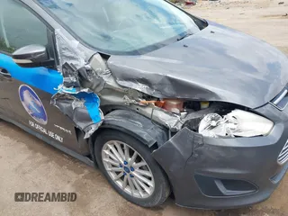 2013 Ford C-Max SE z VIN 1FADP5AU8DL509369, wystawiony jako IAAI lot #42131921 z przebiegiem 191 980 mil mil oraz . Historia ofert i sprzedaży dostępna na DreamBid. Obrazek 6.