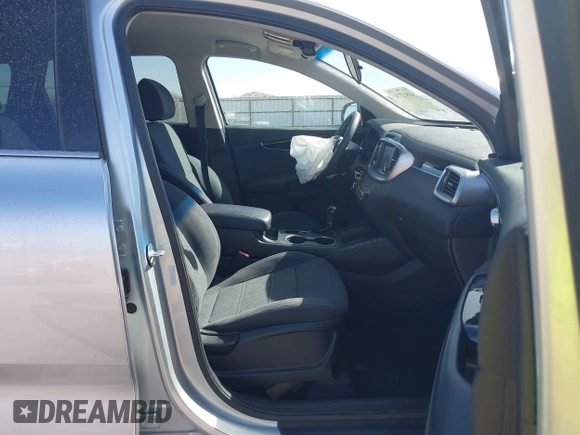 2018 Kia Sorento LX with VIN 5XYPGDA37JG376605, listed as a IAAI auction lot 41812731 with 118,579 mi miles. Bid and sale history available at carsss.com. Image 5.