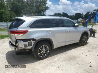 2018 Toyota Highlander SE with VIN 5TDKZRFH2JS264593, listed as a Copart auction lot 64802545 with 87,579 mi miles and Salvage title. Bid and sale history available at DreamBid. Image 3.