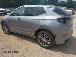 2023 Buick Encore GX Select с VIN KL4MMDS21PB121589, выставлен на аукционе IAAI как лот 42121103 с пробегом 20 379 миль миль и . История ставок и продаж доступна на DreamBid. Изображение 3.