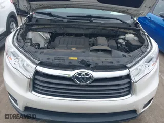 2014 Toyota Highlander XLE with VIN 5TDKKRFH2ES010070, listed as a IAAI auction lot 41379778 with 123,841 mi miles. Bid and sale history available at carsss.com. Image 10.