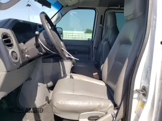 2009 Ford Econoline Cargo z VIN 1FTNS24W89DA18844, wystawiony jako Copart lot #56281775 z przebiegiem 231 564 mil mil oraz Tytuł czysty. Historia ofert i sprzedaży dostępna na DreamBid. Obrazek 7.