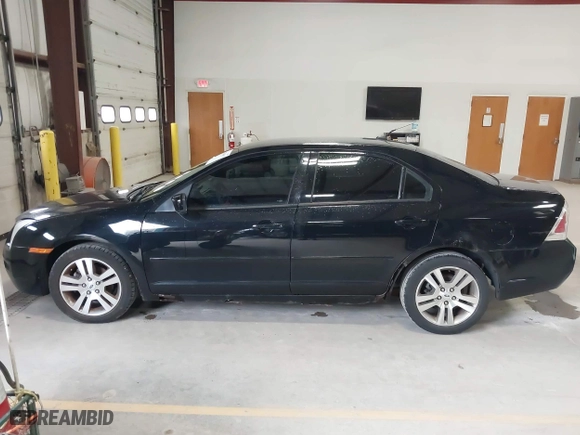 2007 Ford Fusion SE with VIN 3FAHP07Z97R275689, listed as a IAAI auction lot 42040917 with 183,886 mi miles. Bid and sale history available at carsss.com. Image 14.