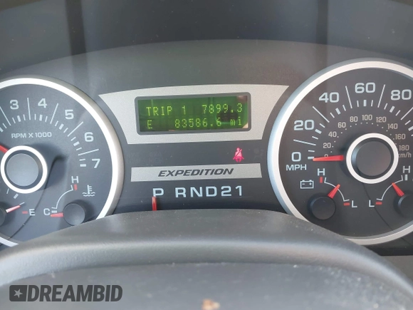 2005 Ford Expedition Special Service with VIN 1FMFU16575LA44568, listed as a IAAI auction lot 42056038 with 83,586 mi miles. Bid and sale history available at carsss.com. Image 7.