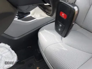 2021 Toyota Highlander L z VIN 5TDCZRBH0MS087637, wystawiony jako IAAI lot #41947861 z przebiegiem 22 626 mil mil oraz . Historia ofert i sprzedaży dostępna na DreamBid. Obrazek 11.