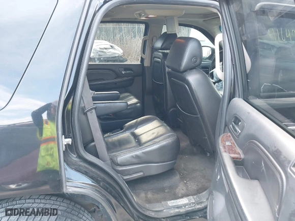 2008 GMC Yukon Denali with VIN 1GKFK63888J139246, listed as a IAAI auction lot 41649830 with 328,472 mi miles. Bid and sale history available at carsss.com. Image 8.