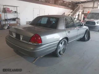 2000 Ford Crown Victoria LX with VIN 2FAFP74W8YX142015, listed as a IAAI auction lot 41767918 with 257,728 mi miles. Bid and sale history available at carsss.com. Image 4.