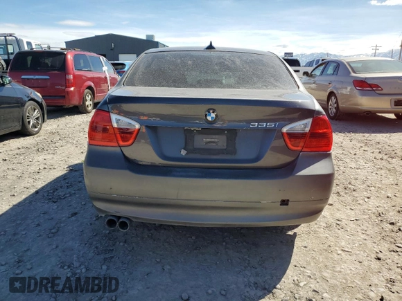 2006 BMW 3 Series 330i z VIN WBAVB33556KS36808, wystawiony jako Copart lot #50209425 z przebiegiem 156 235 mil mil oraz Czysty tytuł • Clean title. Historia ofert i sprzedaży dostępna na DreamBid. Obrazek 6.