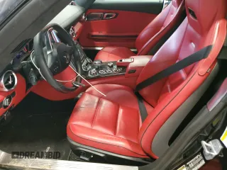 2012 Mercedes-Benz SLS AMG z VIN WDDRK7HA7CA006888, wystawiony jako Copart lot #43201915 z przebiegiem 25 610 mil mil oraz Nie do naprawy. Historia ofert i sprzedaży dostępna na DreamBid. Obrazek 7.