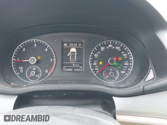 2013 Volkswagen Passat SE z VIN 1VWBN7A34DC109784, wystawiony jako IAAI lot #42302931 z przebiegiem 137 009 mil mil oraz . Historia ofert i sprzedaży dostępna na DreamBid. Obrazek 7.
