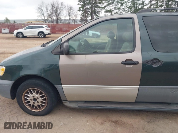 1999 Toyota Sienna LE with VIN 4T3ZF13C1XU098026, listed as a IAAI auction lot 41514367 with 314,638 mi miles. Bid and sale history available at carsss.com. Image 6.