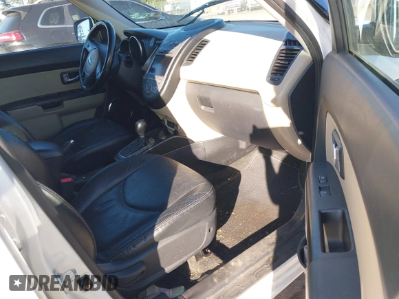 2013 Kia Soul ! with VIN KNDJT2A6XD7588593, listed as a IAAI auction lot 41692801 with 172,963 mi miles. Bid and sale history available at carsss.com. Image 5.