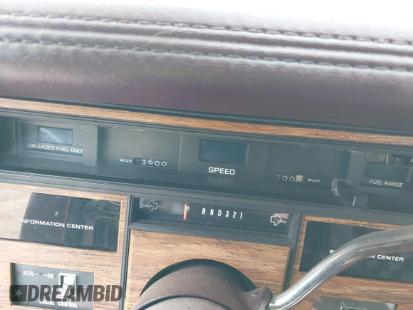 1985 Cadillac Seville z VIN 1G6KS6989FE821515, wystawiony jako IAAI lot #42009508 z przebiegiem 13 600 mil mil oraz . Historia ofert i sprzedaży dostępna na DreamBid. Obrazek 7.