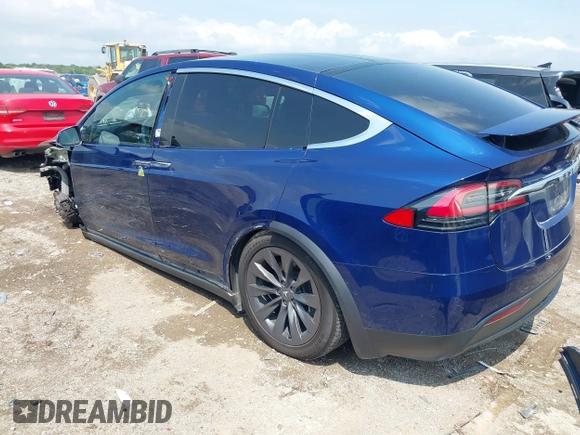 2018 Tesla Model X 75D with VIN 5YJXCAE21JF132628, listed as a IAAI auction lot 42081282 with 35,360 mi miles and . Bid and sale history available at carsss.com. Image 3.