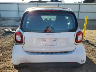 2017 Smart fortwo pure with VIN WMEFJ5DA6HK219988, listed as a Copart auction lot 71891414 with 9,731 mi miles and Clean Title. Bid and sale history available at carsss.com. Image 6.