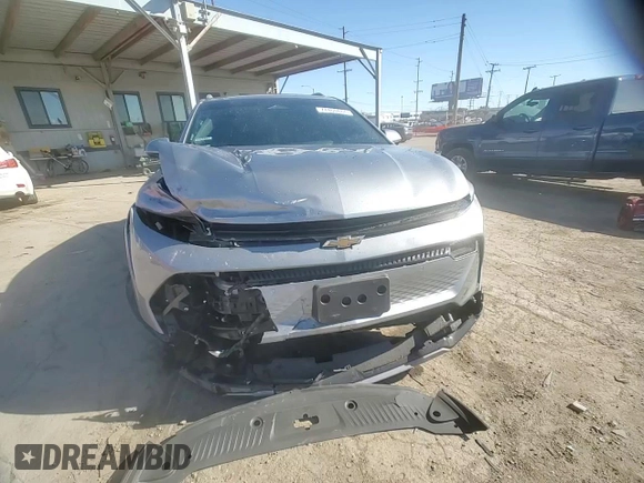2024 Chevrolet Equinox EV LT z VIN 3GN7DLRP4RS271032, wystawiony jako Copart lot #77460884 z przebiegiem 6 093 mil mil oraz Szkoda całkowita • Salvage title. Historia ofert i sprzedaży dostępna na DreamBid. Obrazek 12.