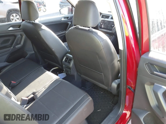 2018 Volkswagen Tiguan SEL z VIN 3VV3B7AX3JM054842, wystawiony jako IAAI lot #42240503 z przebiegiem 47 300 mil mil oraz . Historia ofert i sprzedaży dostępna na DreamBid. Obrazek 8.