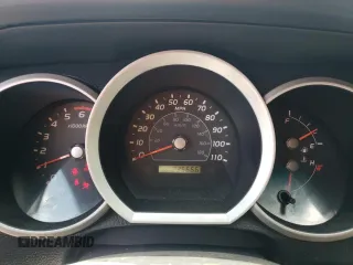 2006 Toyota 4Runner SR5 z VIN JTEBU14R560082176, wystawiony jako Copart lot #56339665 z przebiegiem 235 666 mil mil oraz Szkoda całkowita • Salvage title. Historia ofert i sprzedaży dostępna na DreamBid. Obrazek 9.