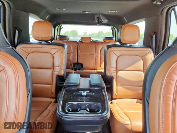 2019 Lincoln Navigator Reserve z VIN 5LMJJ2LT4KEL14574, wystawiony jako Copart lot #61821615 z przebiegiem 86 695 mil mil oraz Czysty tytuł • Clean title. Historia ofert i sprzedaży dostępna na DreamBid. Obrazek 10.