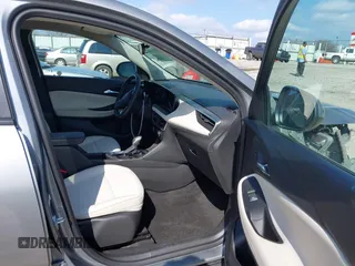 2024 Buick Encore GX Preferred z VIN KL4AMBS21RB025309, wystawiony jako IAAI lot #41534969 z przebiegiem 10 366 mil mil oraz . Historia ofert i sprzedaży dostępna na DreamBid. Obrazek 5.