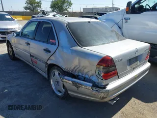 1998 Mercedes-Benz C с VIN WDBHA33G8WF744587, выставлен на аукционе IAAI как лот 42682845 с пробегом 271 027 миль миль и . История ставок и продаж доступна на DreamBid. Изображение 3.