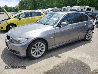 2011 BMW 3 Series 328i z VIN WBAPH5G53BNM73321, wystawiony jako Copart lot #57822145 z przebiegiem 125 982 mil mil oraz Szkoda całkowita • Salvage title. Historia ofert i sprzedaży dostępna na DreamBid. Obrazek 1.
