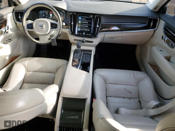 2018 Volvo S90 Momentum with VIN LVY982MK0JP033167, listed as a Copart auction lot 82034334 with 101,927 mi miles and Salvage Title. Bid and sale history available at carsss.com. Image 8.