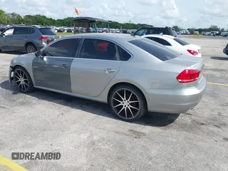2012 Volkswagen Passat SE z VIN 1VWBH7A3XCC069006, wystawiony jako IAAI lot #42393437 z przebiegiem 157 039 mil mil oraz . Historia ofert i sprzedaży dostępna na DreamBid. Obrazek 3.