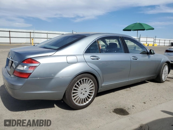 2007 Mercedes-Benz S 550 z VIN WDDNG71X27A108362, wystawiony jako Copart lot #58096325 z przebiegiem 224 874 mil mil oraz Szkoda całkowita • Salvage title. Historia ofert i sprzedaży dostępna na DreamBid. Obrazek 3.