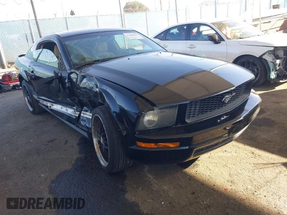 2007 Ford Mustang Deluxe with VIN 1ZVFT80N675354014, listed as a IAAI auction lot 41648031 with 92,209 mi miles. Bid and sale history available at carsss.com. Image 1.