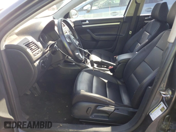 2010 Volkswagen Jetta SE z VIN 3VWRX7AJ4AM129714, wystawiony jako Copart lot #52975835 z przebiegiem 166 554 mil mil oraz Szkoda całkowita • Salvage title. Historia ofert i sprzedaży dostępna na DreamBid. Obrazek 7.