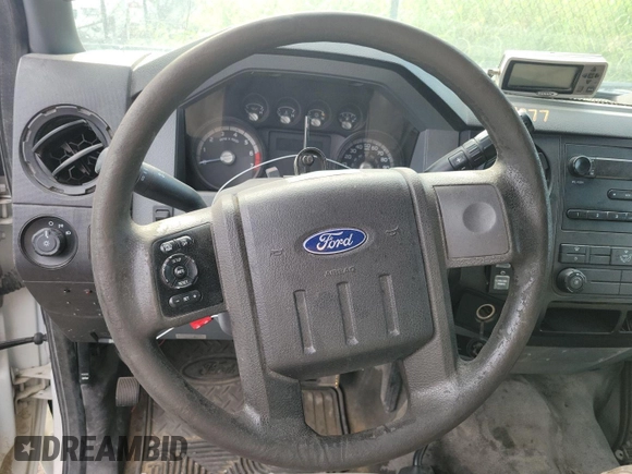 2011 Ford F-250 XL z VIN 1FT7X2B65BEC07691, wystawiony jako IAAI lot #42906795 z przebiegiem 353 932 mil mil oraz . Historia ofert i sprzedaży dostępna na DreamBid. Obrazek 23.