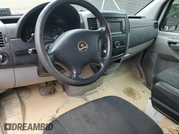 2014 Freightliner Sprinter z VIN WDYPE8DC6E5892935, wystawiony jako Copart lot #68813924 z przebiegiem Nie podano mil oraz Nie do naprawy. Historia ofert i sprzedaży dostępna na DreamBid. Obrazek 8.
