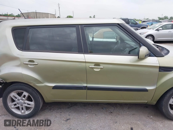 2011 Kia Soul + with VIN KNDJT2A22B7213906, listed as a IAAI auction lot 41947276 with 152,022 mi miles. Bid and sale history available at carsss.com. Image 13.