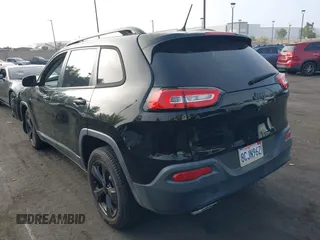 2018 Jeep Cherokee Latitude с VIN 1C4PJLCXXJD556624, выставлен на аукционе IAAI как лот 42464810 с пробегом 63 570 миль миль и . История ставок и продаж доступна на DreamBid. Изображение 3.