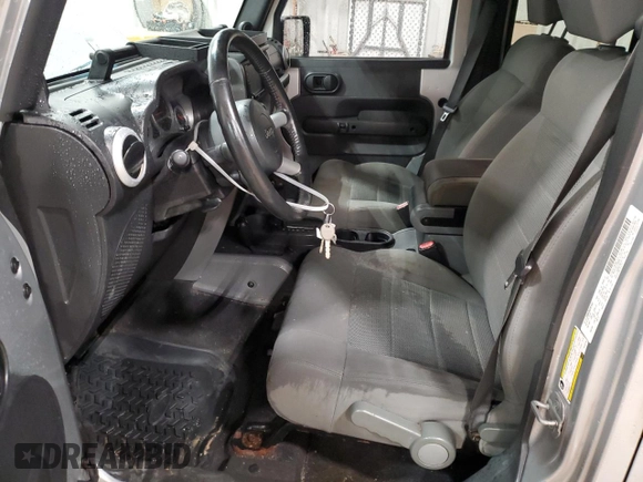 2008 Jeep Wrangler Unlimited Sahara z VIN 1J4GA59168L551767, wystawiony jako Copart lot #49809985 z przebiegiem 151 176 mil mil oraz Nie do naprawy • Non repairable. Historia ofert i sprzedaży dostępna na DreamBid. Obrazek 7.