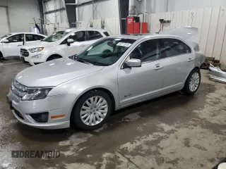 2010 Ford Fusion Hybrid z VIN 3FADP0L30AR304536, wystawiony jako Copart lot #54017915 z przebiegiem 138 423 mil mil oraz Nie do naprawy. Historia ofert i sprzedaży dostępna na DreamBid. Obrazek 1.