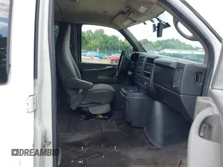 2011 Chevrolet Express Passenger 1LT z VIN 1GAZG1FG7B1171122, wystawiony jako IAAI lot #42781322 z przebiegiem 262 838 mil mil oraz . Historia ofert i sprzedaży dostępna na DreamBid. Obrazek 5.