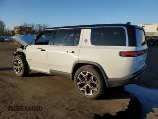 2023 Rivian R1S Launch Edition z VIN 7PDSGABL1PN005988, wystawiony jako Copart lot #42556295 z przebiegiem 19 894 mil mil oraz Szkoda całkowita • Salvage title. Historia ofert i sprzedaży dostępna na DreamBid. Obrazek 2.