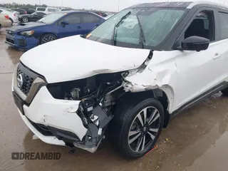 2020 Nissan Kicks SR z VIN 3N1CP5DV2LL533845, wystawiony jako IAAI lot #41551306 z przebiegiem 61 887 mil mil oraz . Historia ofert i sprzedaży dostępna na DreamBid. Obrazek 6.