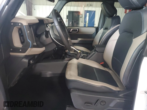 2023 Ford Bronco z VIN 1FMEE5DP9PLC00732, wystawiony jako Copart lot #60123165 z przebiegiem 10 672 mil mil oraz Szkoda całkowita • Salvage title. Historia ofert i sprzedaży dostępna na DreamBid. Obrazek 7.
