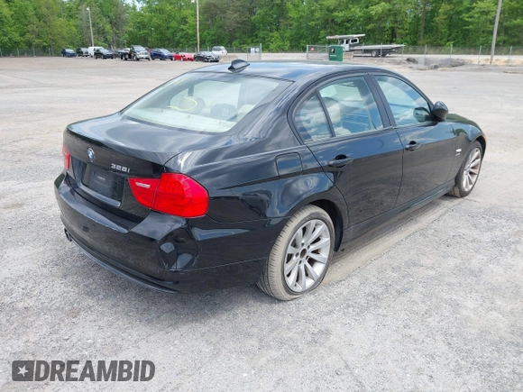 2011 BMW 3 Series 328i xDrive z VIN WBAPK7C56BA972088, wystawiony jako IAAI lot #42123166 z przebiegiem Nie podano mil oraz . Historia ofert i sprzedaży dostępna na DreamBid. Obrazek 4.