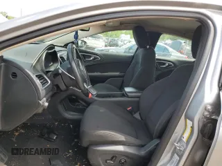 2015 Chrysler 200 Limited z VIN 1C3CCCAB9FN663895, wystawiony jako Copart lot #57824545 z przebiegiem 155 010 mil mil oraz Szkoda całkowita • Salvage title. Historia ofert i sprzedaży dostępna na DreamBid. Obrazek 7.
