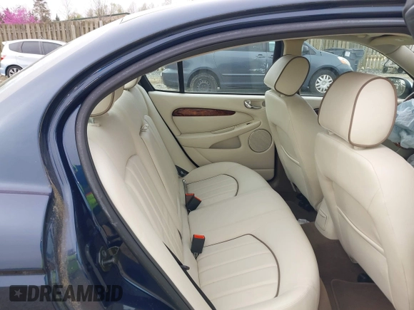 2007 Jaguar X-Type z VIN SAJWA51A27WJ11735, wystawiony jako IAAI lot #41934652 z przebiegiem 43 519 mil mil oraz . Historia ofert i sprzedaży dostępna na DreamBid. Obrazek 8.