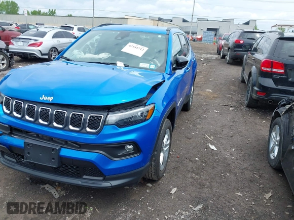 2023 Jeep Compass Latitude z VIN 3C4NJDBN6PT513561, wystawiony jako IAAI lot #42344712 z przebiegiem 4 873 mil mil oraz . Historia ofert i sprzedaży dostępna na DreamBid. Obrazek 17.
