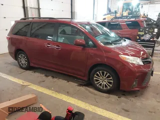2018 Toyota Sienna XLE Auto Access Seat with VIN 5TDYZ3DC8JS935926, listed as a IAAI auction lot 41630567 with 105,224 mi miles. Bid and sale history available at carsss.com. Image 1.