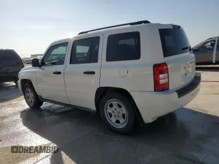 2008 Jeep Patriot Sport with VIN 1J8FT28068D589070, listed as a Copart auction lot 41393735 with 174,981 mi miles and Salvage title. Bid and sale history available at DreamBid. Image 2.