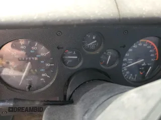 1987 Chevrolet Camaro z VIN 1G1FP21H6HL111063, wystawiony jako Copart lot #59387995 z przebiegiem 63 289 mil mil oraz Czysty tytuł • Clean title. Historia ofert i sprzedaży dostępna na DreamBid. Obrazek 9.