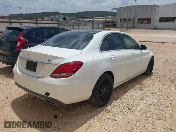 2017 Mercedes-Benz C 300 с VIN 55SWF4JB6HU199101, выставлен на аукционе IAAI как лот 42749352 с пробегом 123 279 миль миль и . История ставок и продаж доступна на DreamBid. Изображение 4.
